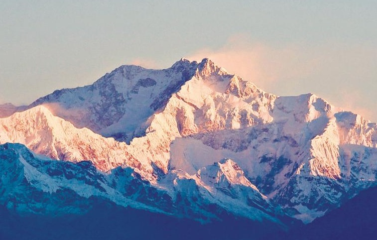 10 mountaineers from Maharashtra summit Mt Kangchenjunga