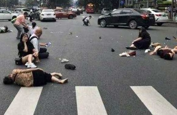 13 injured after car hits pedestrians in China