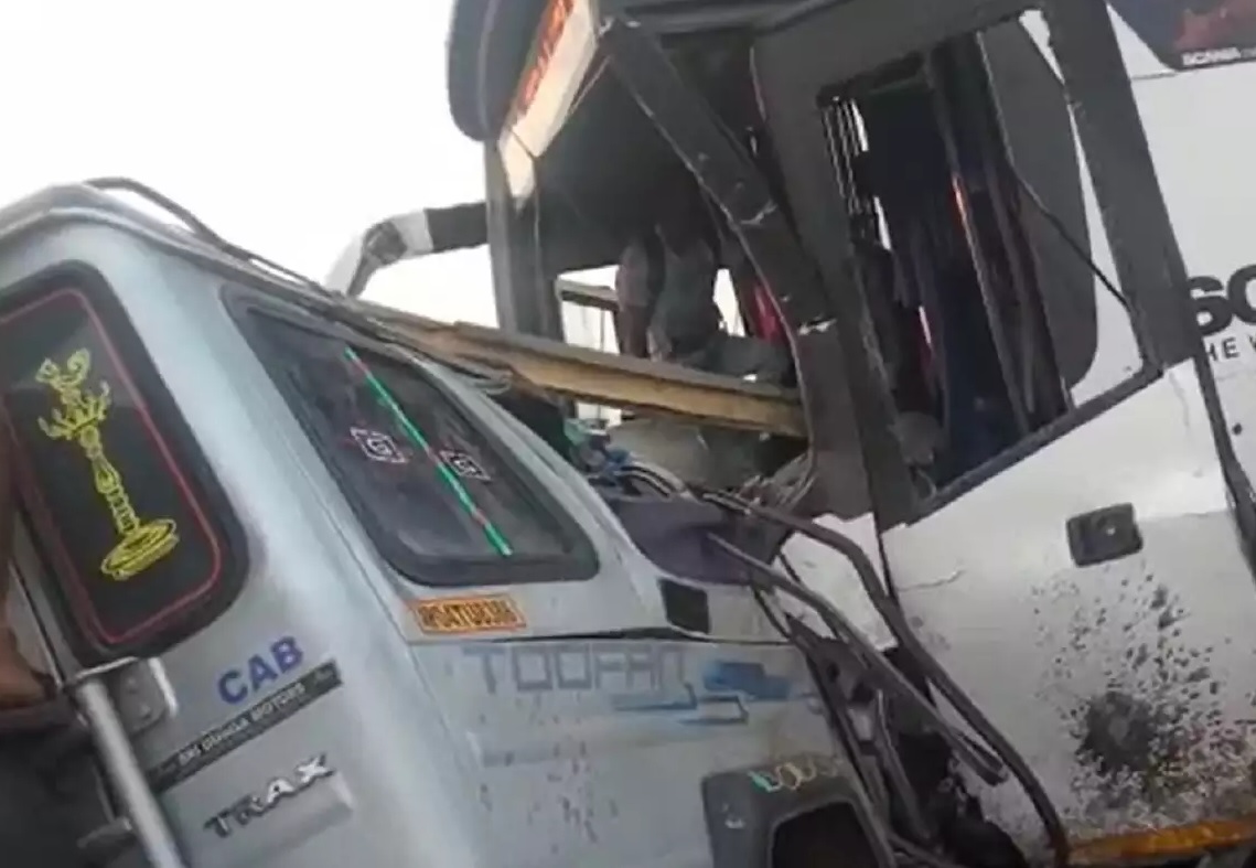 14 killed in bus-jeep collision