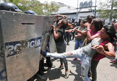 At least 29 inmates killed in clashes at Venezuela jail