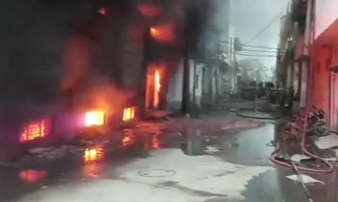 Fire breaks out at a garment shop in Nangloi