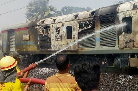 Fire in Bhubaneswar-bound Rajdhani Express, none injured