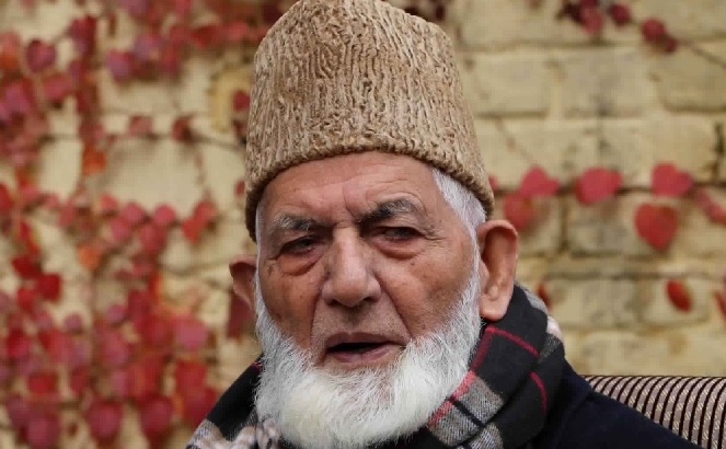 Geelani hails release of prisoners by India, Pak