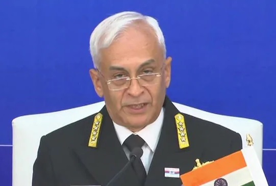 Navy Chief Lanba makes farewell call on President Kovind