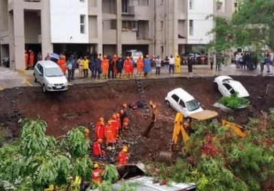 Fadnavis orders inquiry into Pune wall collapse incident