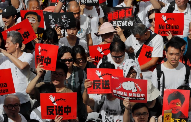 Protesters urge discussion of Hong Kong issues at G-20