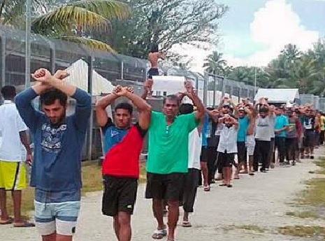 Papua New Guinea demands end to Australia refugee contract