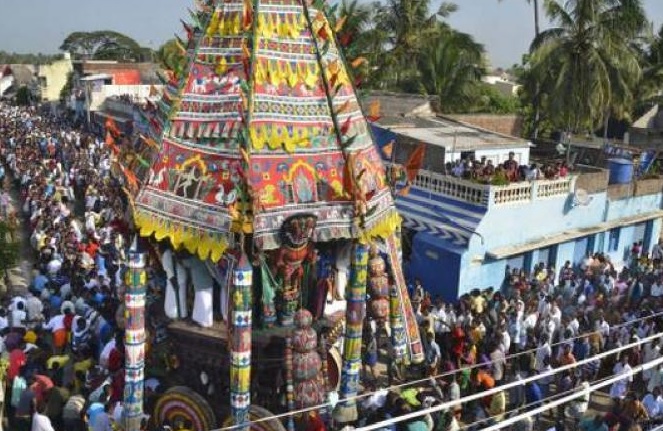 Pondy Lt Governor pulls chariot at temple festival