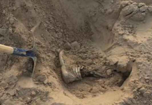 Two labourers die after getting buried under mud