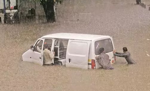 Stretch of Mumbai-Nagpur highway gets flooded