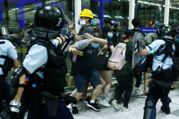 Flights resume at Hong Kong airport as protesters apologize