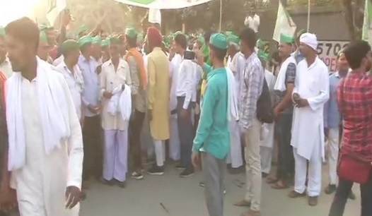 Farmers protest at Noida-Delhi border in UP