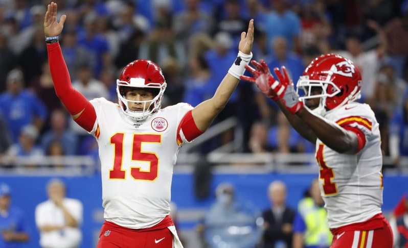 Kansas City Chiefs score late, stay undefeated with 34-30 win over Detroit Lions