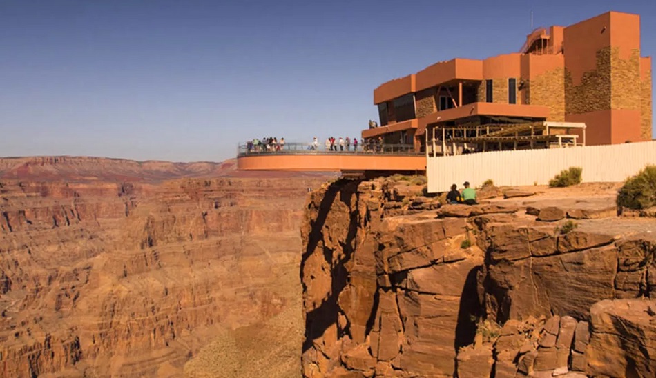 Man jumps to his death at Grand Canyon Skywalk