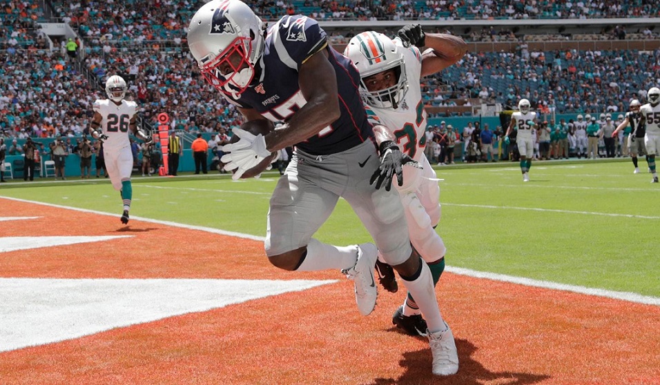 Newcomer Antonio Brown scores as Patriots beat Dolphins