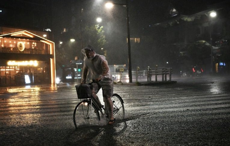 Powerful typhoon Faxai in direct hit on Tokyo