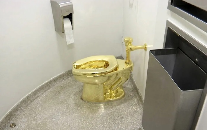 Solid gold toilet stolen from Winston Churchill’s birthplace