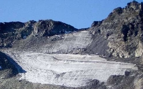 Swiss hold high-altitude wake for lost glacier