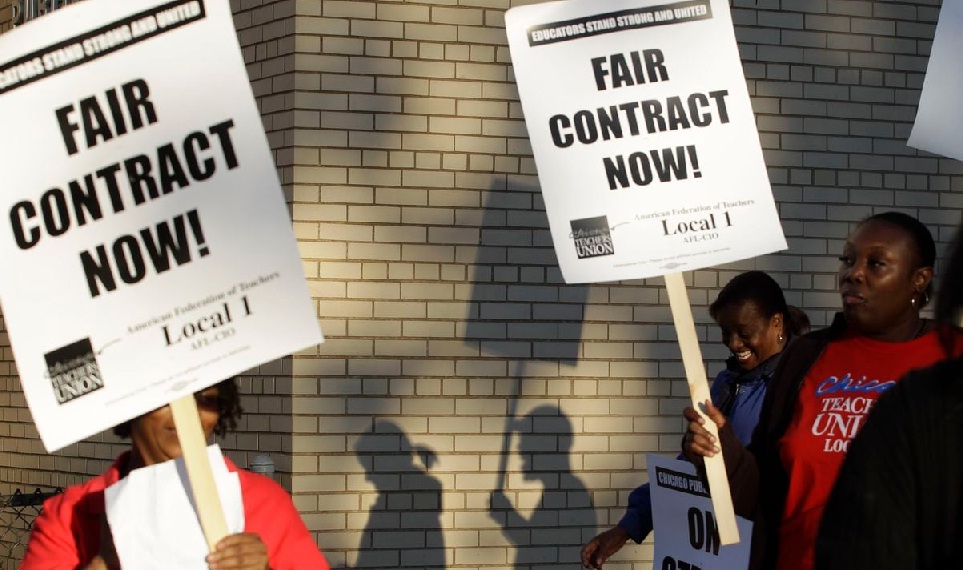 Teachers in Chicago inch closer to possible strike