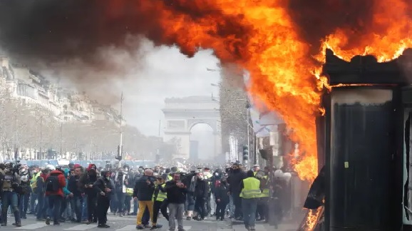 Thousands of Paris police deployed over 'yellow vest' clash fears