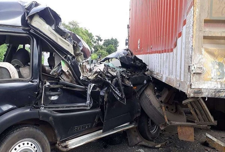 Truck hits convoy of ex-Union minister Hansraj Ahir; 2 killed