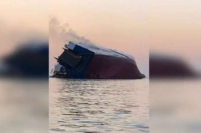 cargo ship overturns near Georgia port; 4 crew members missing