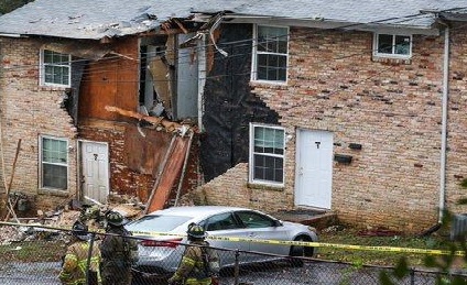 1 killed when plane crashes into townhome in Atlanta area