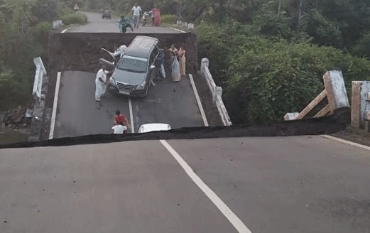 Bridge collapses in Gujarat, four injured