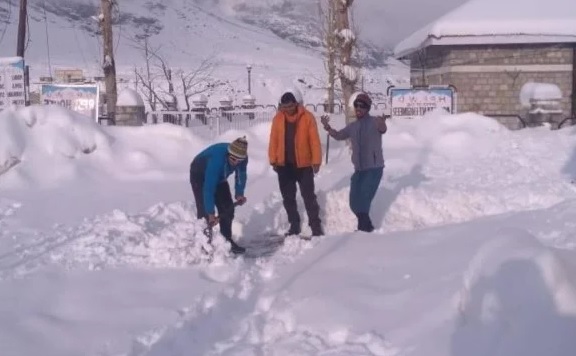 Lahaul Spiti receives fresh snowfall