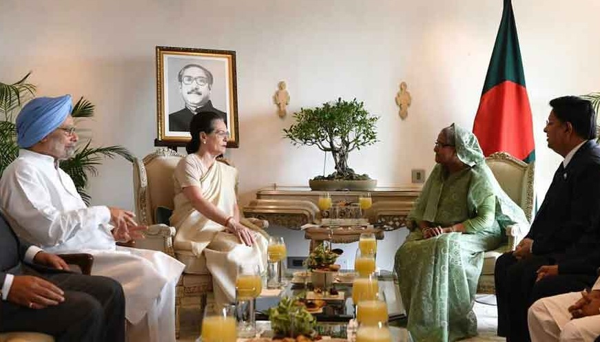 Manmohan Singh, Sonia Gandhi meet Bangladesh PM