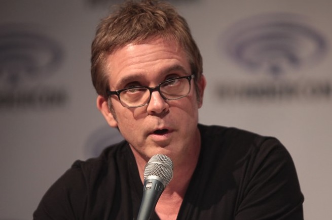 Brannon Braga to adapt Clive Barker's horror anthology for directorial debut