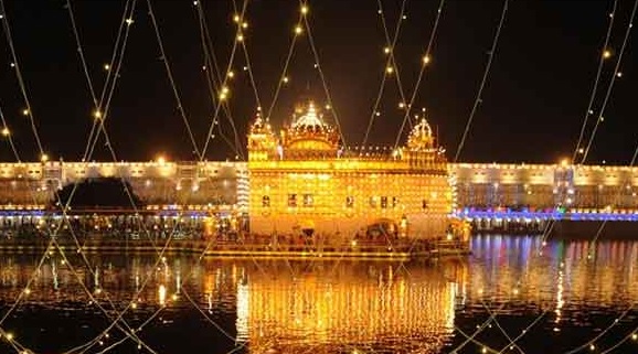 Devotees flock to gurdwaras on Gurupurab in Delhi