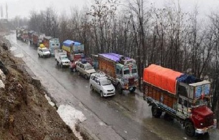 Snow, landslides lead to closure of Jammu-Srinagar NH