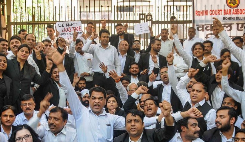 Lawyers in Delhi's district courts call off strike