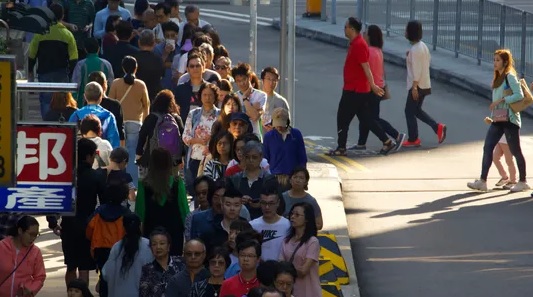 Long voter queues as Hong Kong democracy camp seeks poll gains