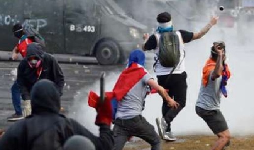 Mega-rally marks Chile protests third week as president struggles