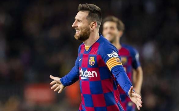 Messi's dead-ball hat-trick puts Barca back on top