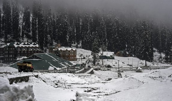 Higher reaches of Uttarakhand receive snowfall