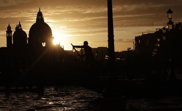 Venice's dwindling population faces mounting woes