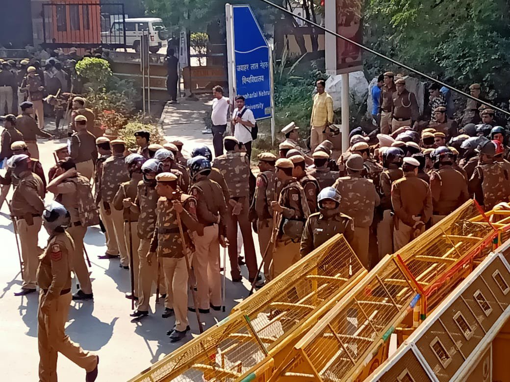 JNU protest: Entry, exit at 3 Delhi Metro stations near Parliament reopened