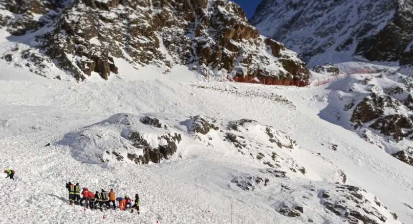 Avalanche kills woman, child on Italian glacier, others hurt