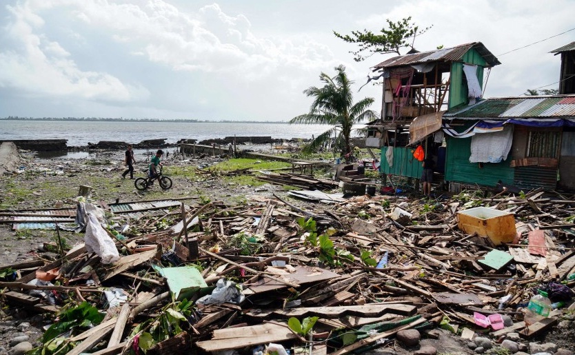 Christmas typhoon leaves 20 dead in Philippines