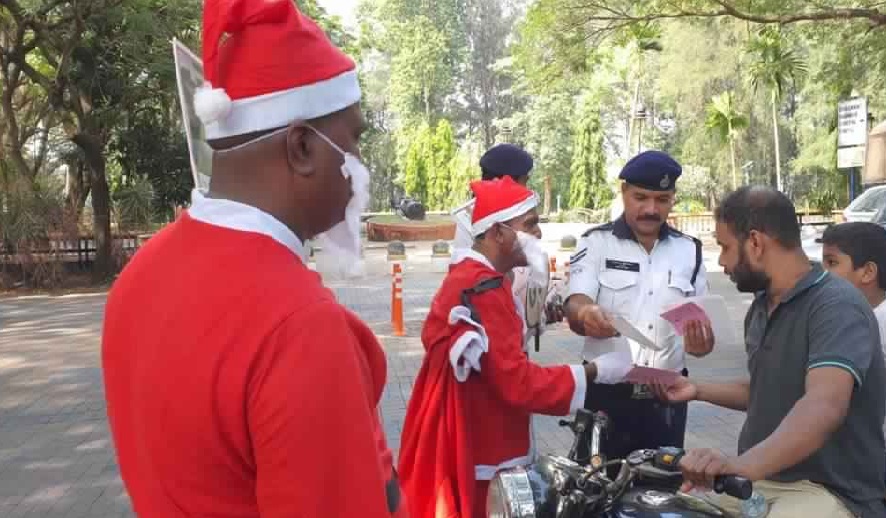 Goa: Traffic cops dressed as Santas educate motorists