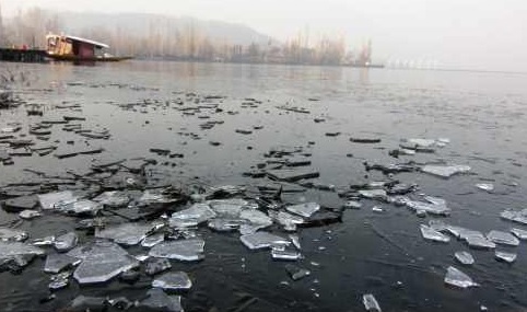 Srinagar witnesses coldest night of season, shivers at minus 6.2 degrees Celsius Dal Lake froze