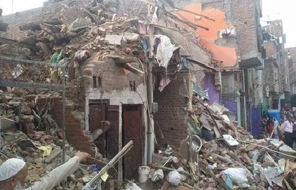 House collapses in east Delhi, two injured daughter