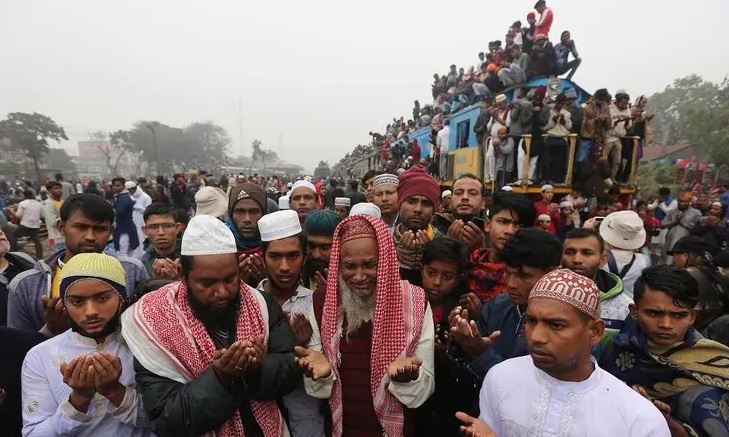 Muslims pray for peace in Islamic congregation in Bangladesh