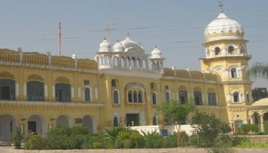 Over 600 Indian Sikh pilgrims arrive in Pak for Guru Nanak Dev's 551st birth anniversary