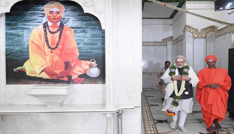 PM pays respect to spiritual leader at Siddaganga Math