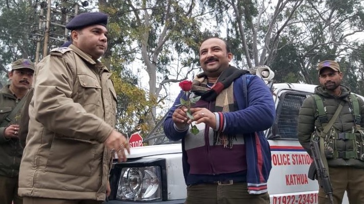 Roses offered to traffic violators in Jammu