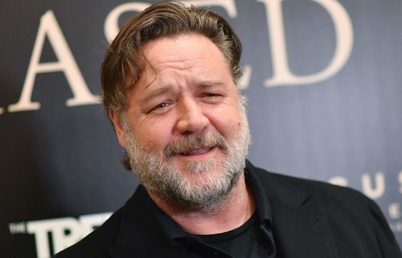 Russell Crowe shares climate change message after Golden Globes win